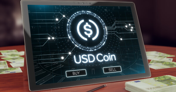 Coinbase zaplatí uživatelům 4% úroky za držení USDC