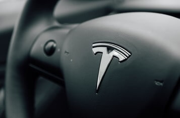 Tesla's Biggest Drop Indicates a Stock Market Downtrend—Implications for the Bitcoin and Crypto Market