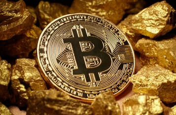 Bloomberg’s Senior Strategist says Bitcoin Could Consolidate Like Gold Before Rallying Higher