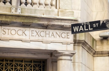 Is Bitcoin Finally Decoupling from S&P 500? BTC Soars While Stocks Plunge